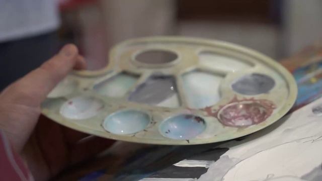 Хабаровская мама раскрыла в сыне с умственной отсталостью успешного художника / Сильные люди