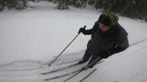 Деду 76 лет, бегает на лыжах каждый день. Прогулка с бармалеем. Добрые походы.