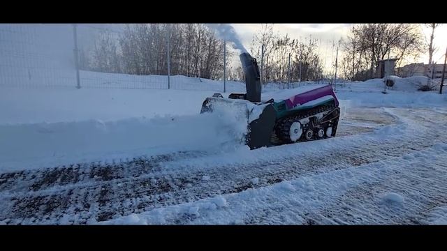 Робот снегоуборщик с шнекоротором