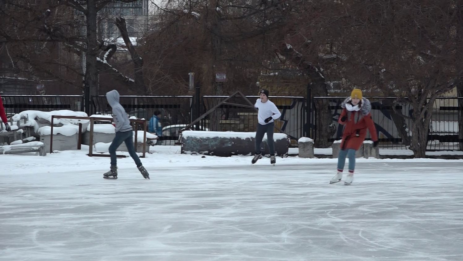 Скучать не придется: 50 ледовых катков зальют в Новосибирске этой зимой смотреть онлайн