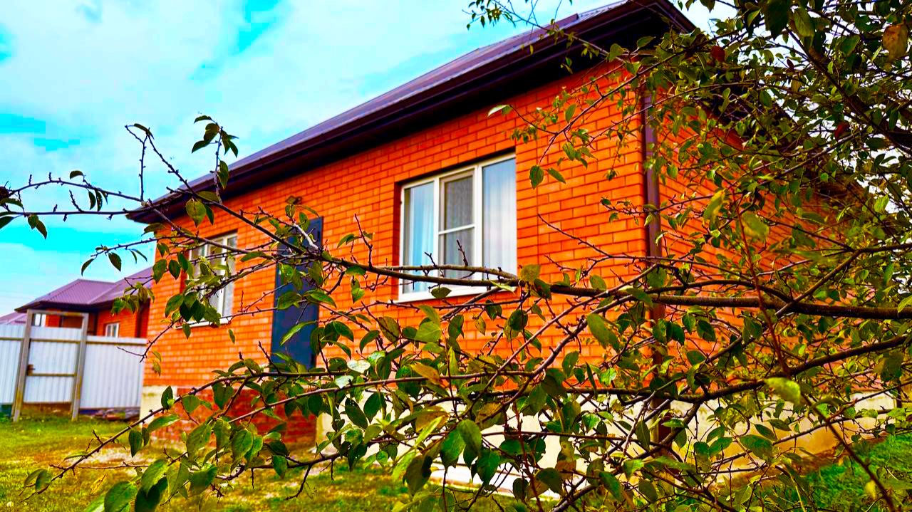 Домик с ремонтом и мебелью в 35 км от центра Краснодара! смотреть онлайн