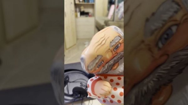 Verbs in Present Continuous & Past Simple