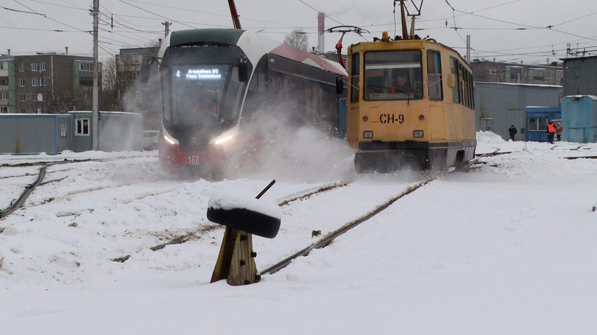 Как чистят трамвайные пути зимой смотреть онлайн