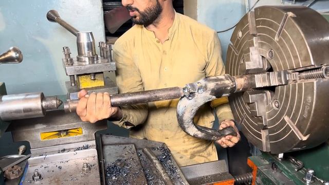 Удивительный токарный процесс восстановления поворотного кулака подвески смотреть онлайн