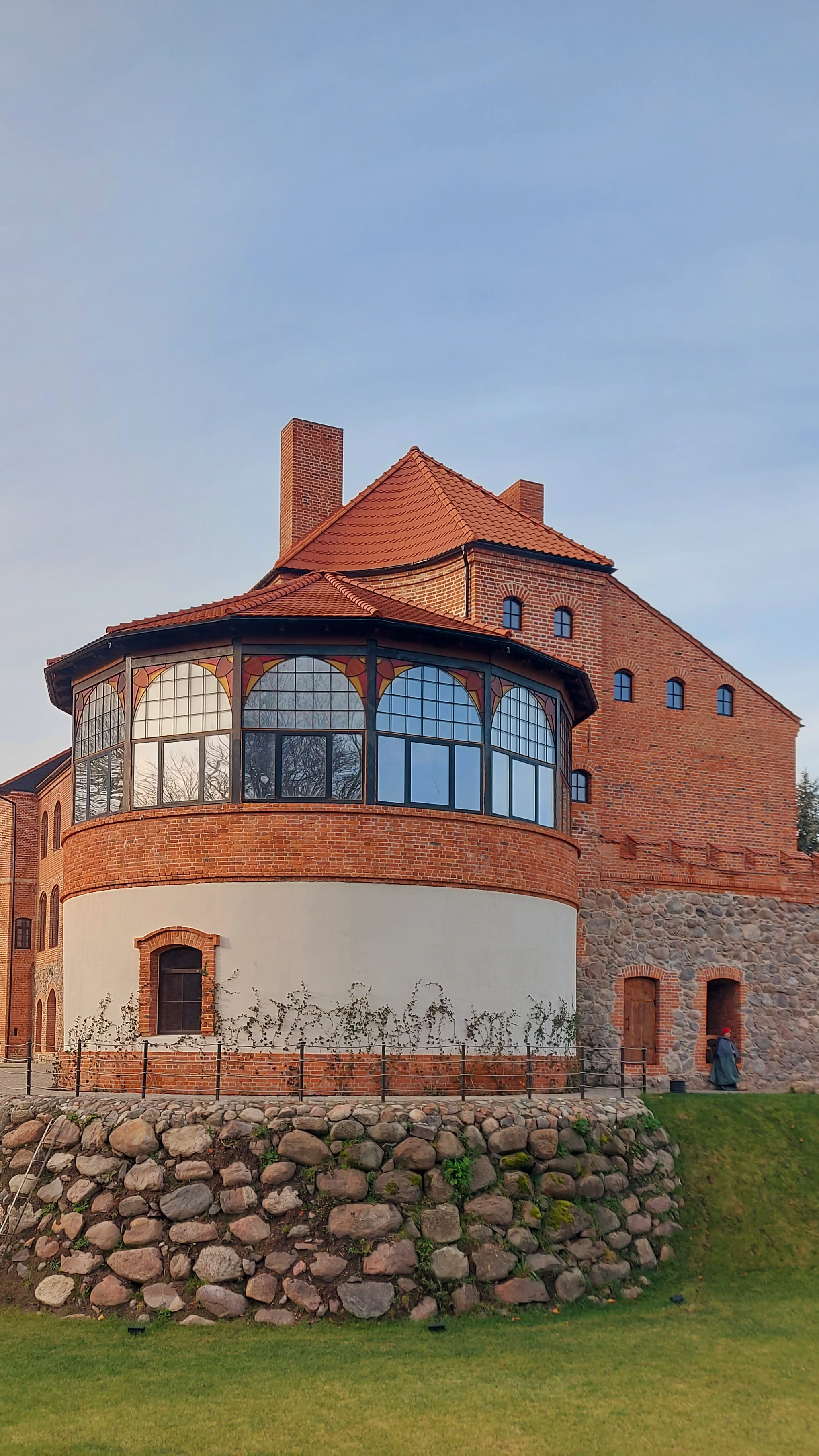 Замок "Нойхаузен".Памятник средневековой архитектуры. смотреть онлайн