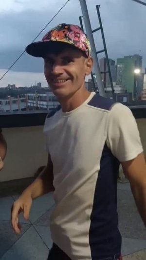 Находим девушек в Кении