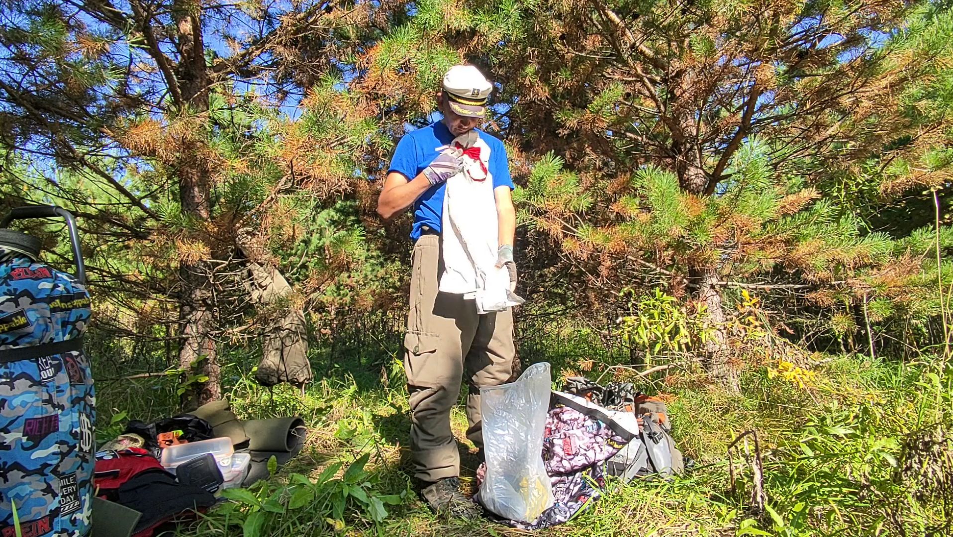 Все снаряжение - 2. Распаковка рюкзака на сплаве