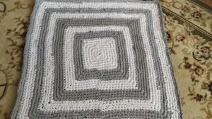 Квадратный коврик крючком из старых вещей.Для начинающих.