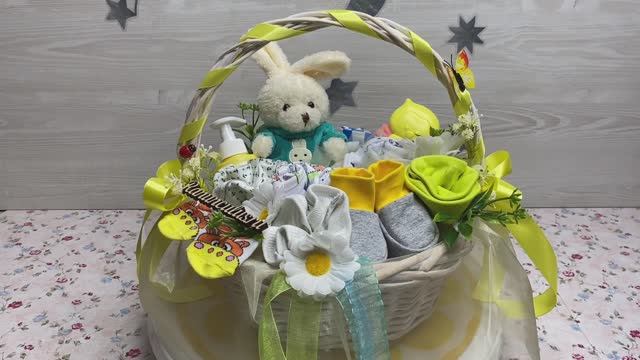 Подарочная корзина с детской одеждой для новорожденного смотреть онлайн