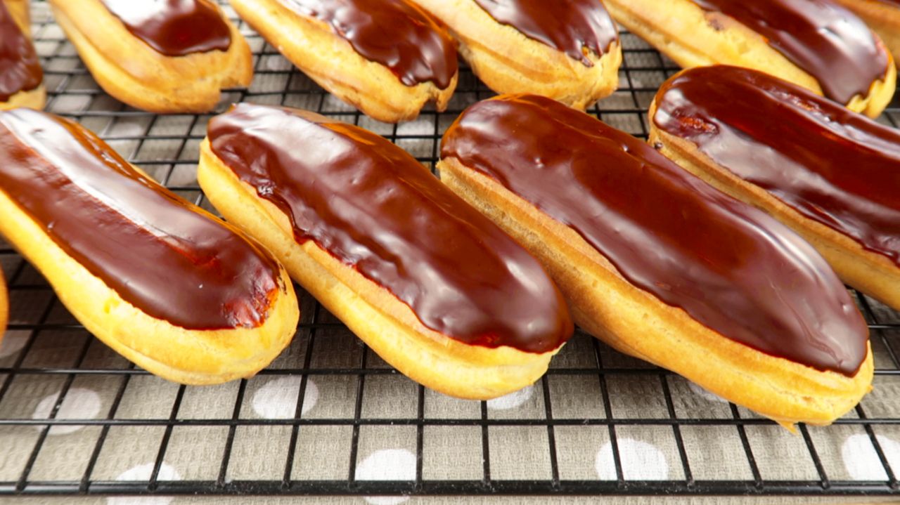 Идеальные эклеры! Получаются у всех! Просто и очень вкусно! Подробный рецепт. смотреть онлайн