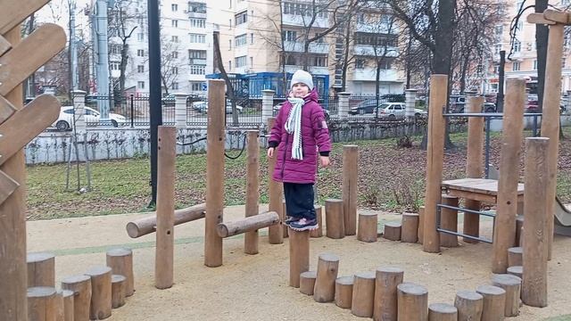 Ноябрьские радости. Детская площадка в парке Кулибина. смотреть онлайн