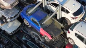 Кадры, снятые с помощью дрона в бизнес-парке Pimhole, на свалке металлолома и забытых автомобилях RX