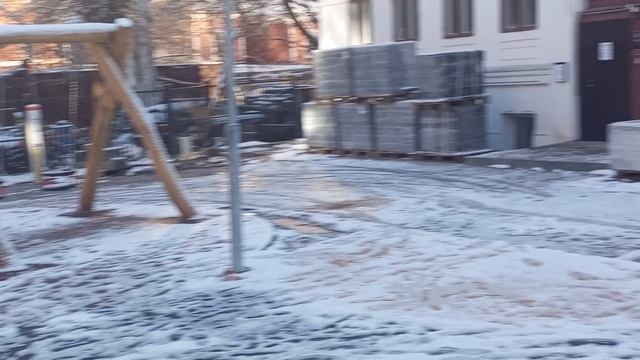 Первый снег. Как детская площадка у Покровки ожила. смотреть онлайн