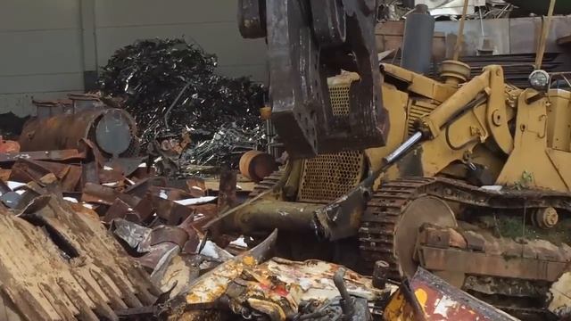 Демонтаж бульдозера ножницами VTN Scrap Shear CI7000. смотреть онлайн