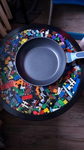 Поджарили эти шоколадные драже 😬 получилась ракета 🚀 смотреть онлайн