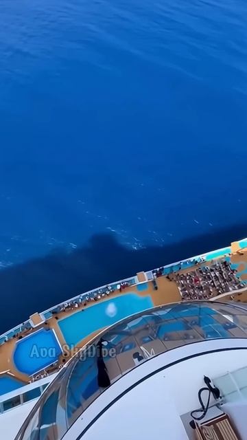 Прыгнула в море смотреть онлайн