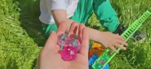 Видео для детей: Цветные шарики