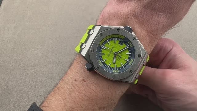 Обзор часов Audemars Piguet Royal Oak Offshore Diver Lime Green 15710ST.OO.A038CA.01
