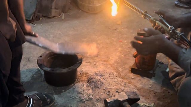 Ремонт развалившегося грузовика. Пакистан