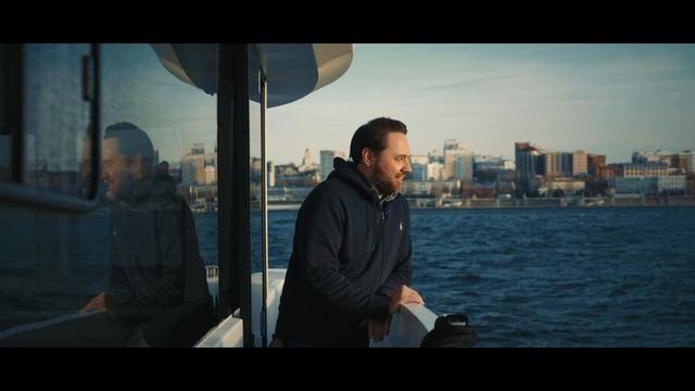 Авиатор 12. Большая яхта, которая управляется как катер