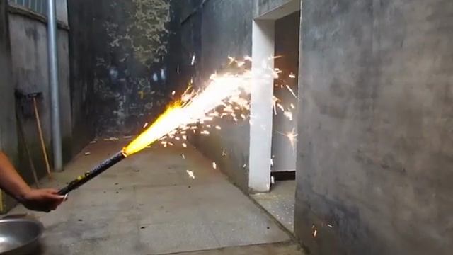 Фонтан_ручной_40_секунд_Hand_Flame_Maxsem_HF-01 смотреть онлайн