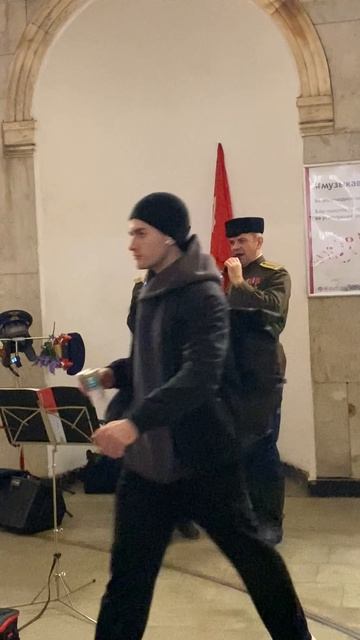 Музыка в метро.