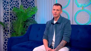 "Огромный кринж" - жених подарил невесте костыли в знак поддержки на "Давай поженимся"