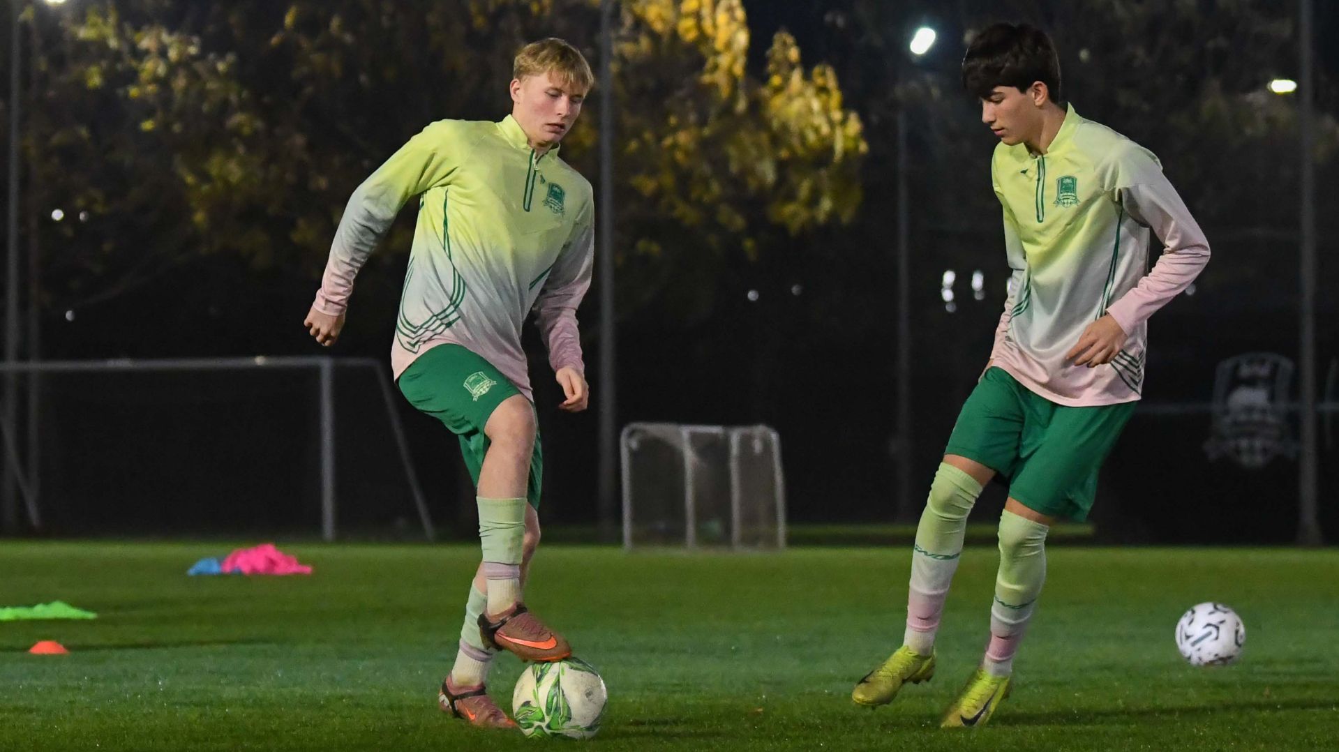 Юные «горожане» провели заключительные тренировки перед последним туром ЮФЛ смотреть онлайн