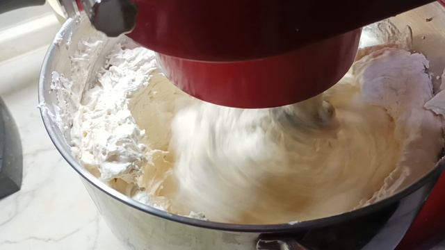 Яблочное пюре с меренгой