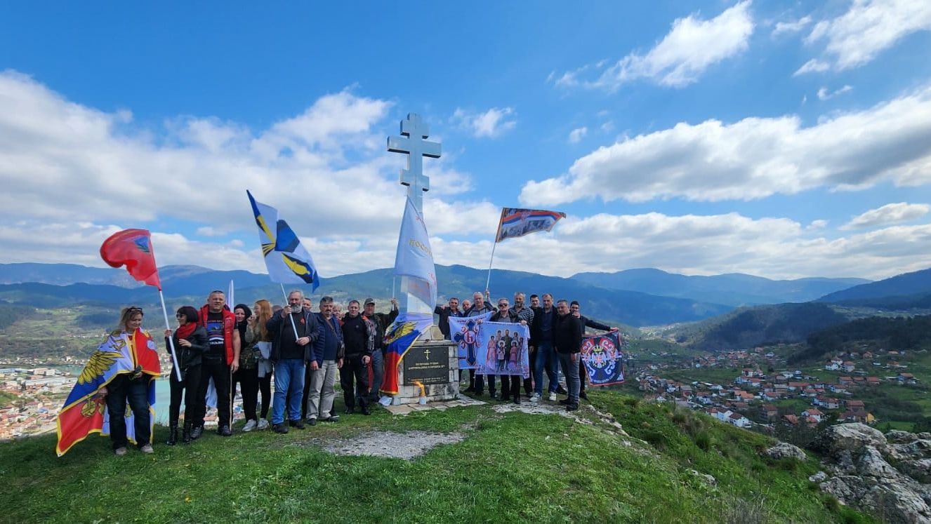 Прича о томе како је руски крст подигнут над Вишеградом. Воспоминаниа Верољуба Петронича.