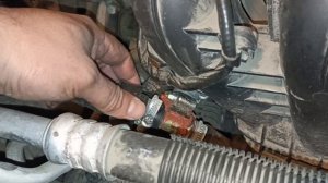 Течет антифриз. Куда уходит антифриз. Попал на деньги прямо во время устранения течи