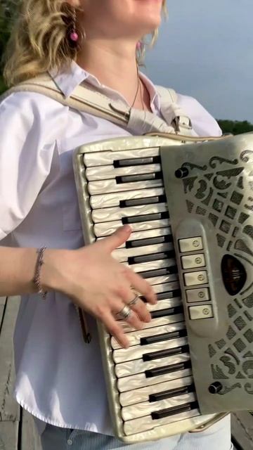 #ГородуУморя🌊 #владивосток #ВЛАДИВОСТОК #вживуюещёкруче #fisarmonica #УльянаАкКОрди