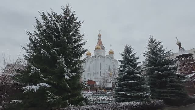 Хроника в городе в середине ноября 2025 года. Храм, ТЦ, дом смотреть онлайн