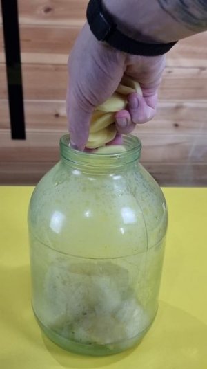 Нейросеть написала рецепт самой вкусной настойки на самогоне