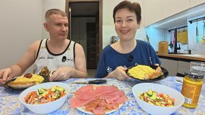 Мукбанг Вован в БЕШЕНСТВЕ, из-за работы ЗАБИЛА на него! ХОЗЯЙНИЧАЕТ по дому! Семейный ужин в России