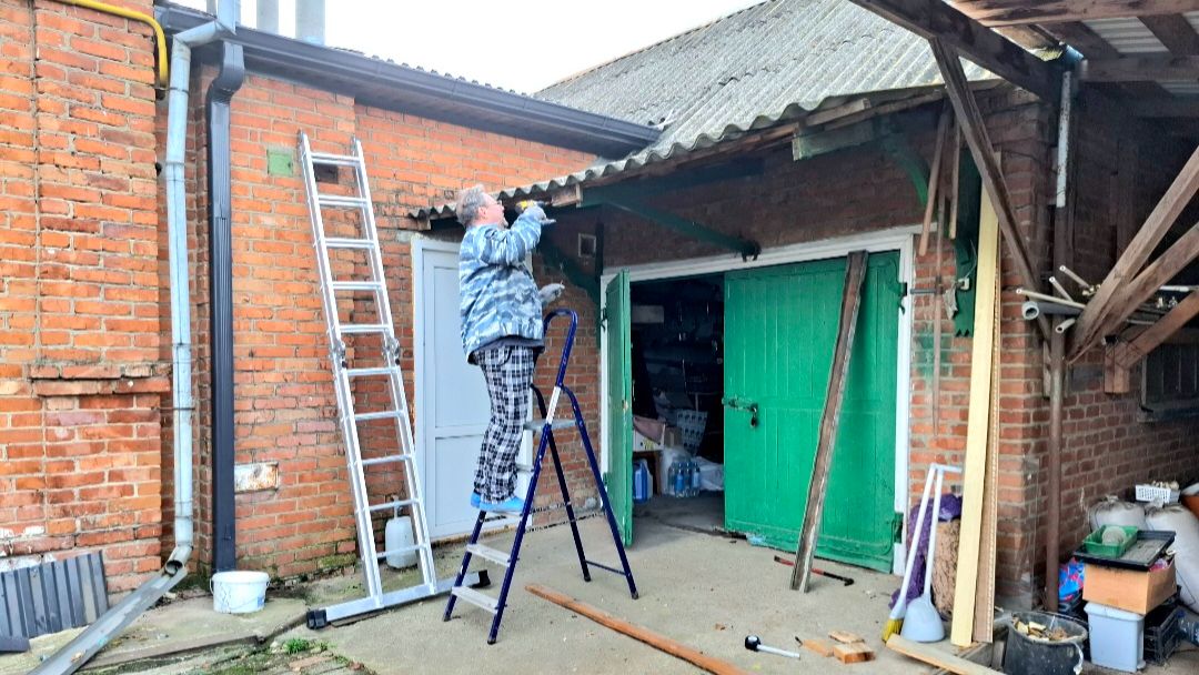 894 Живём на развалинах.Вроде ничего и не делаем. смотреть онлайн