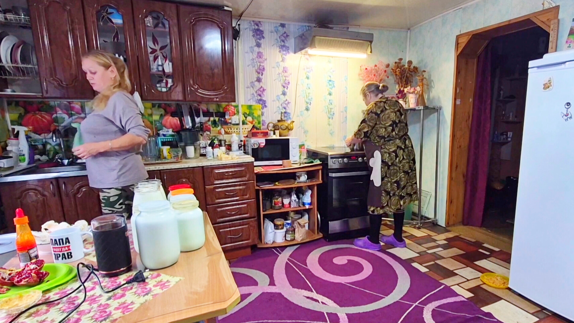 Жизнь на Алтае,День в деревне,Кухонные хлопоты,Заварила кофейку смотреть онлайн