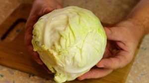 Это вкуснее, чем просто салат из банальной капусты. Готовьте сразу на неделю
