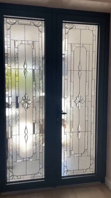 Фацетные витражи в технике Реалистик в входных дверях