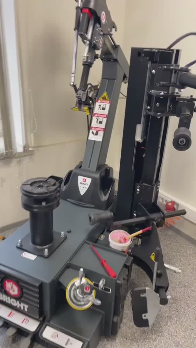 Шиномонтажный станок до 30" с авт. монт. головкой, третья рука, BRIGHT, 897V