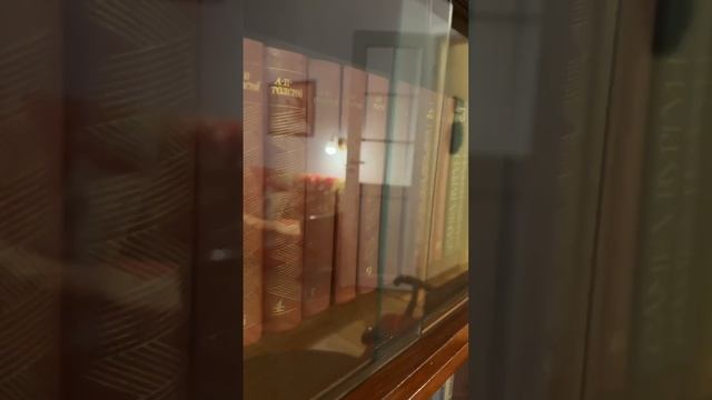 Дом расположен в уютном, обжитом районе с коттеджной застройкой смотреть онлайн