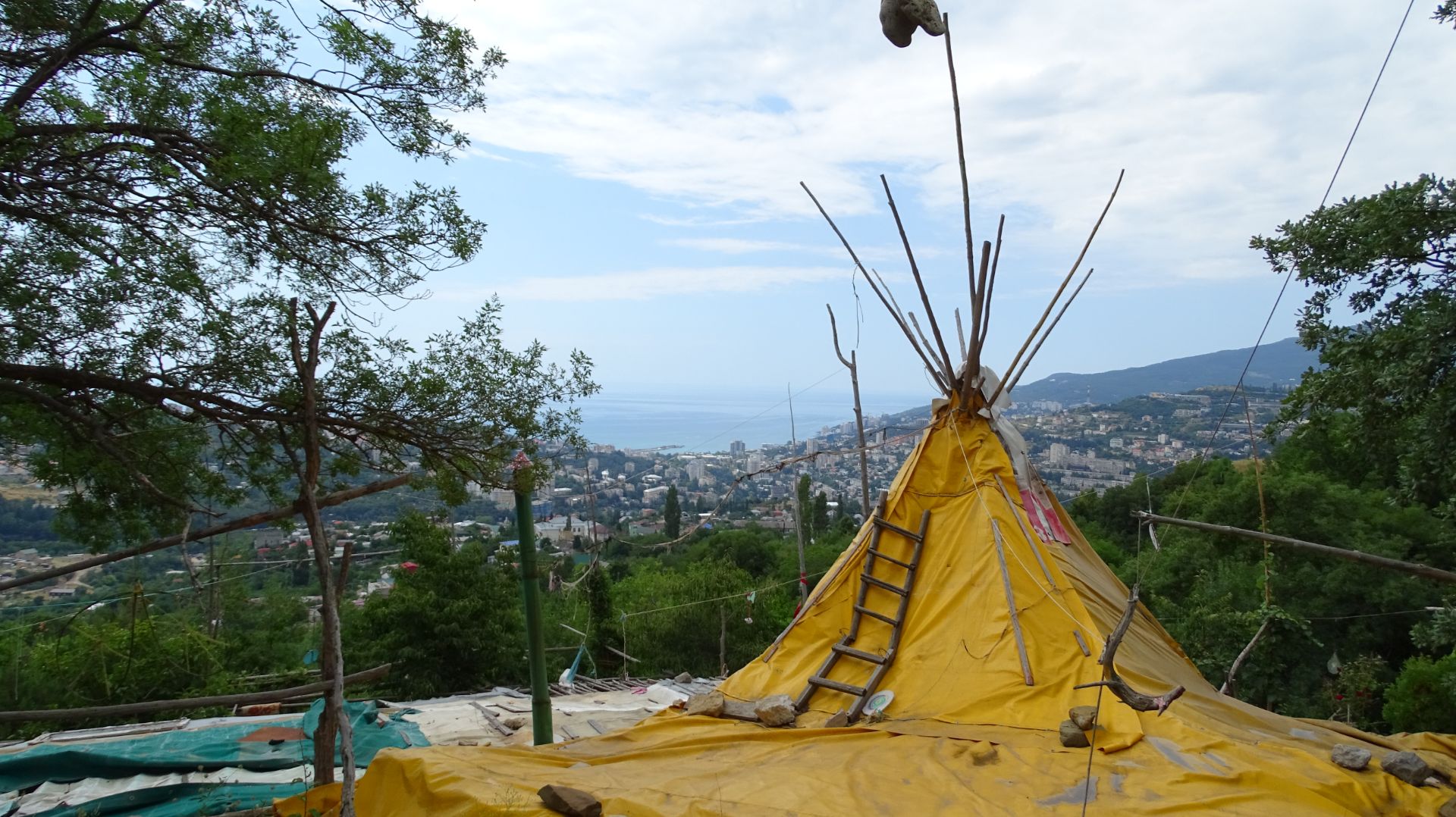 Пожар в горах Ялты. Уч кош ущелье трёх гор. смотреть онлайн