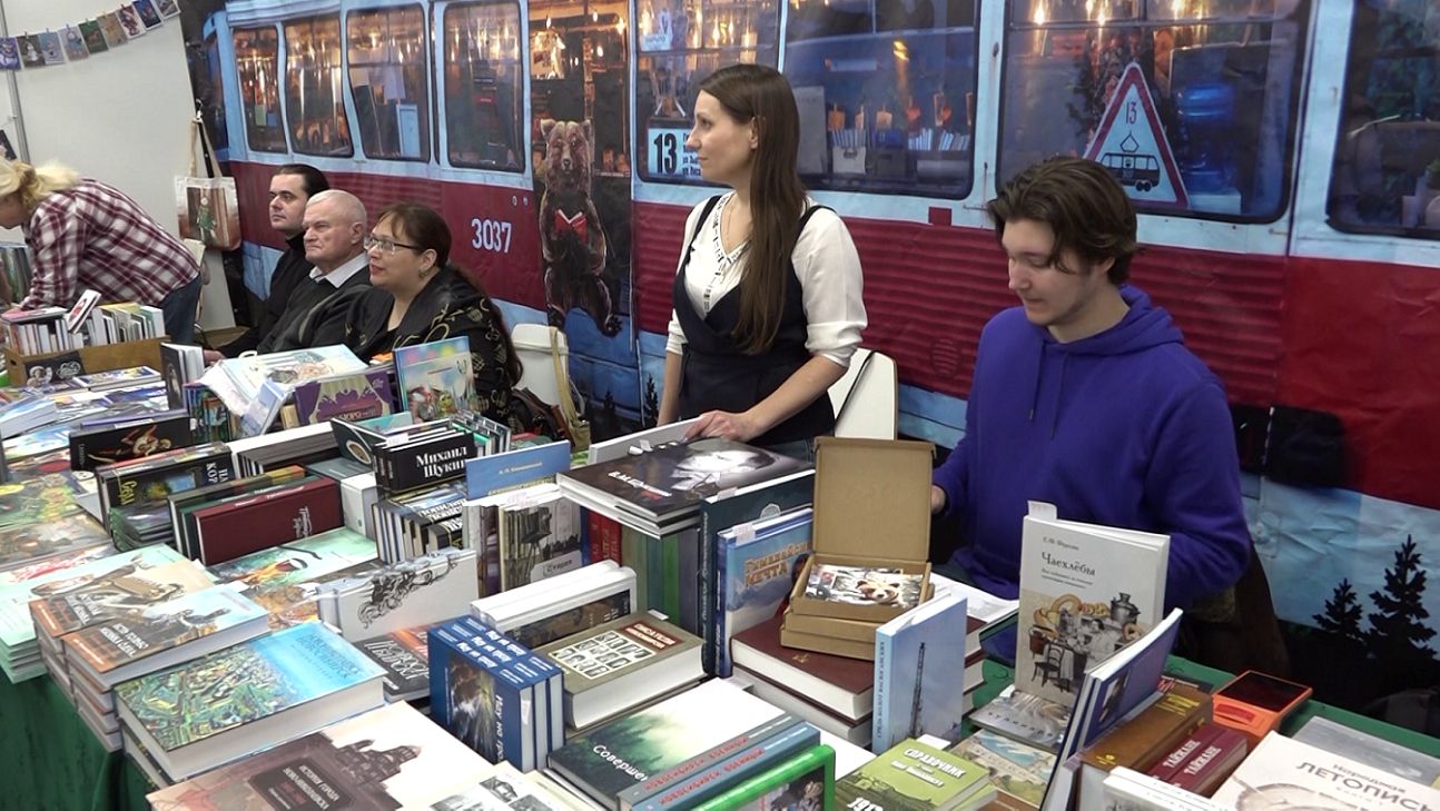 Ежегодный международный фестиваль «Книжная Сибирь» стартовал в Новосибирске смотреть онлайн