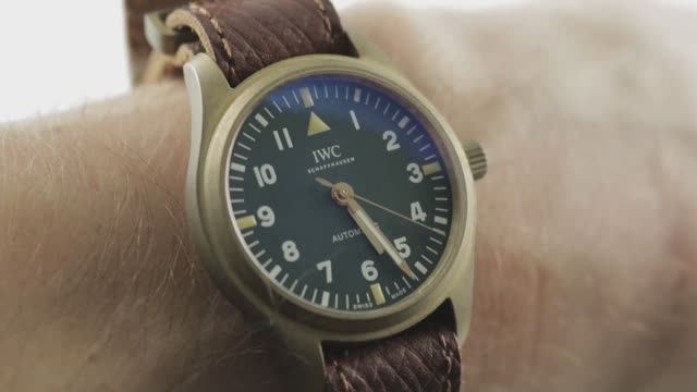 Обзор часов IWC Pilots для журнала Rake and Revolution 3240-19