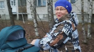 Съездила в гости, навестила дочерей. Гуляем с внучкой