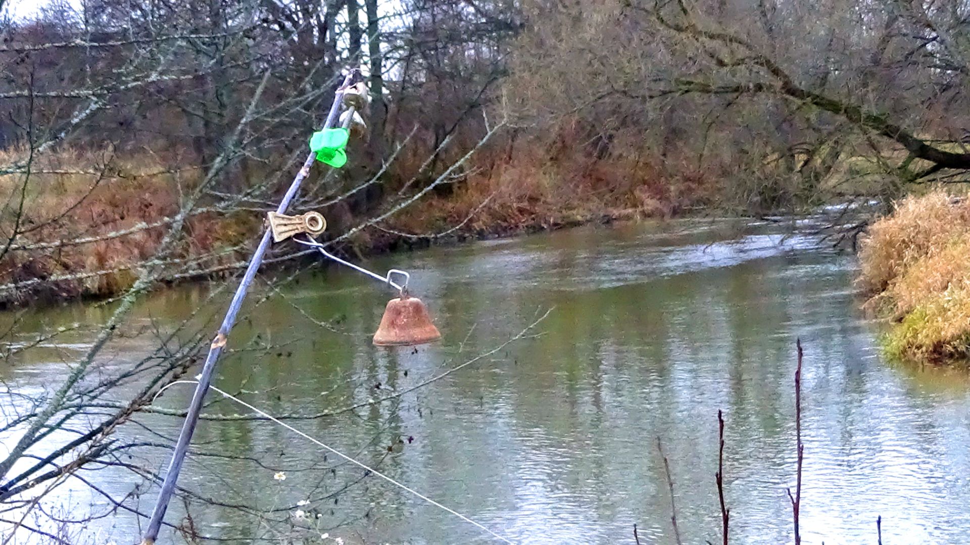 Рыбалка 19 ноября на малой реке на 10 донок на голавля и налима смотреть онлайн