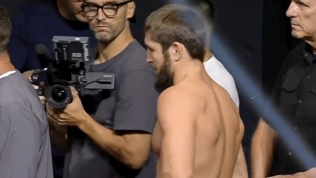 Царукян налетел на Хукера / Битвы взгядов UFC перед боем Алиев, Топурия, Уланбеков, Оролбай Жесть смотреть онлайн