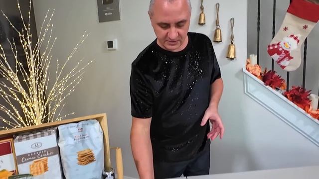 Открываем подарки из Costco! Что дарят в США на Рождество? Распаковка подарков, пробуем вкусняшки