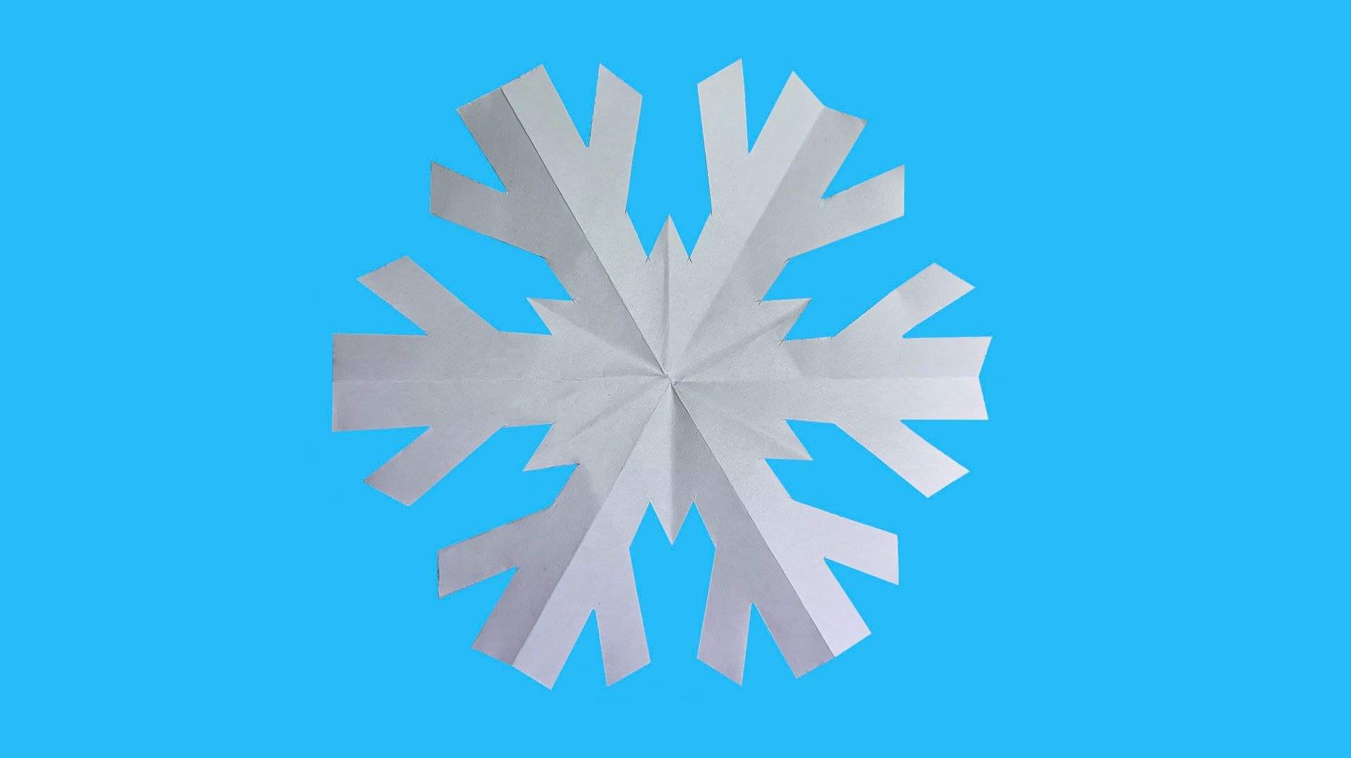 Как сделать снежинку из бумаги. Легкий способ как сделать снежинку. Новогодняя поделка смотреть онлайн