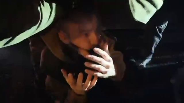 Жёсткое задержание банды вымогателей у российских военных. смотреть онлайн